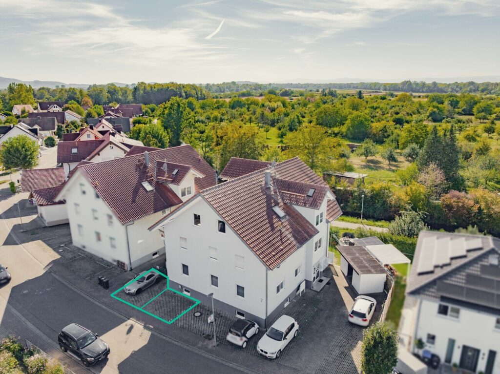 Hausansicht mit 2 Parkplätze
